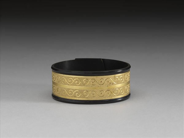 牛角嵌金鐲