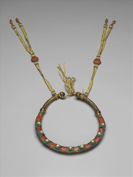 金點翠嵌珊瑚米珠領約