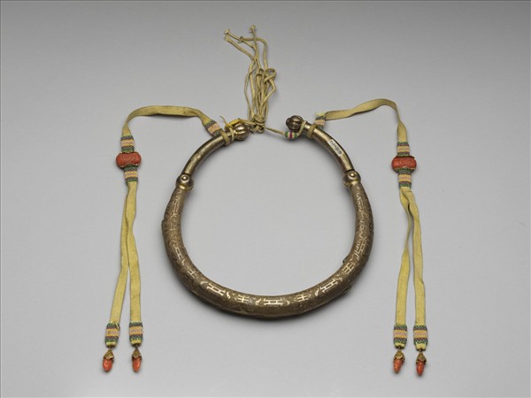 金點翠嵌珊瑚米珠領約