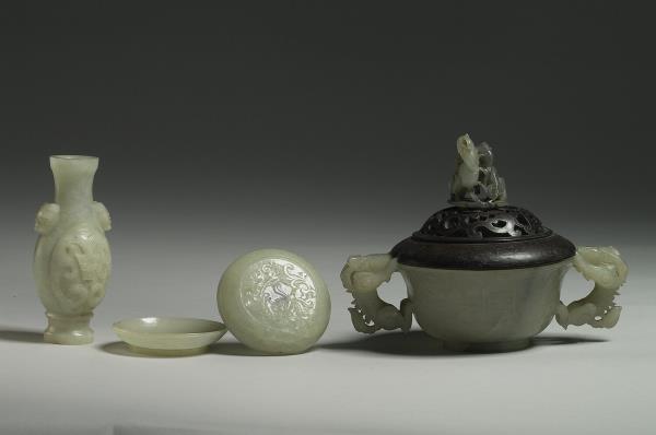 玉壽字雙龍耳爐