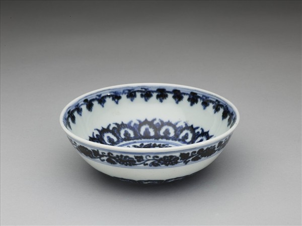 官窯 青花花卉淺碗