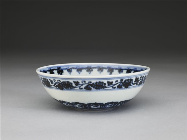 官窯 青花花卉淺碗