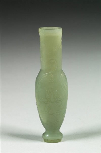 玉番蓮紋瓶