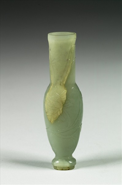 玉番蓮紋瓶