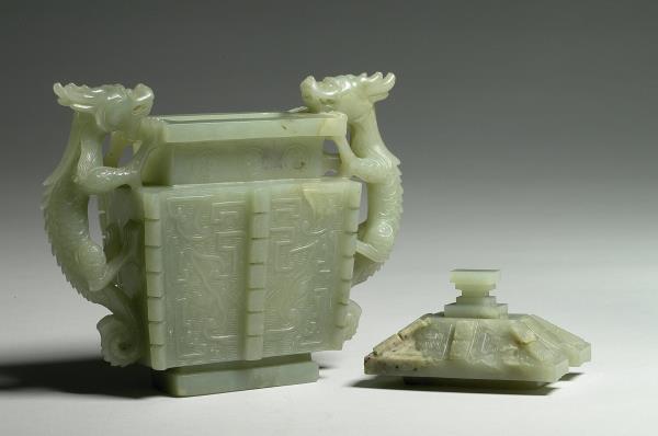 玉獸面龍耳方爐