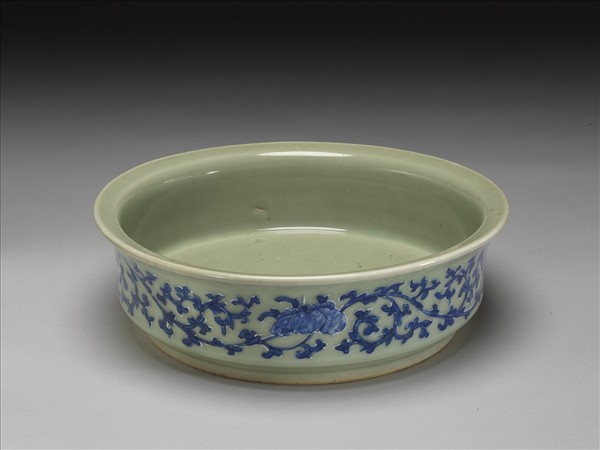 翠青釉青花番蓮圓洗