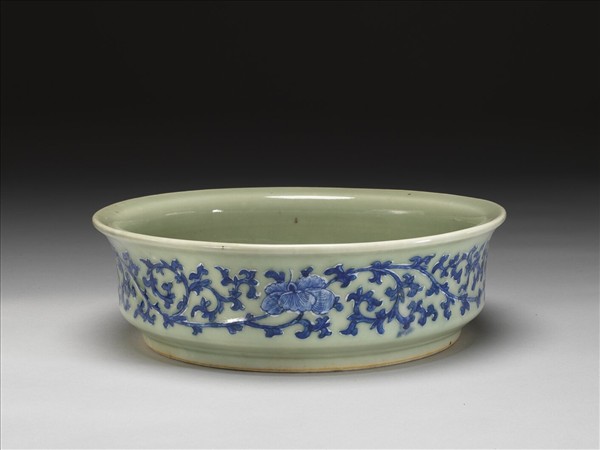 翠青釉青花番蓮圓洗