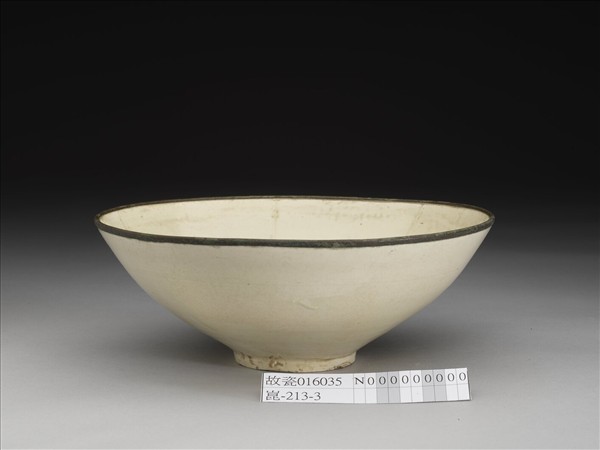 定窯 劃花蓮花葵花式碗