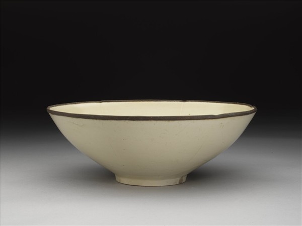 定窯 劃花蓮花葵花式碗