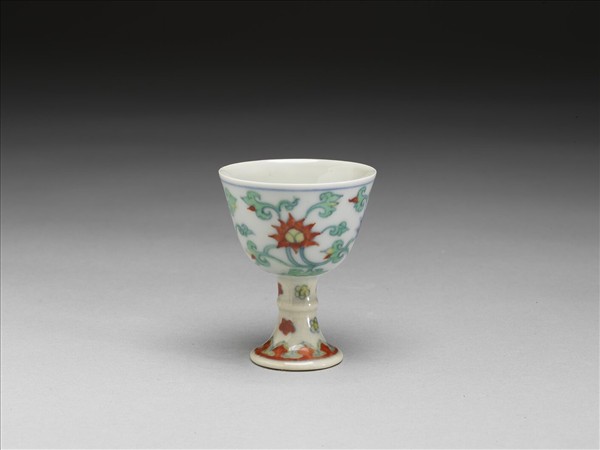 鬥彩花卉紋高足杯