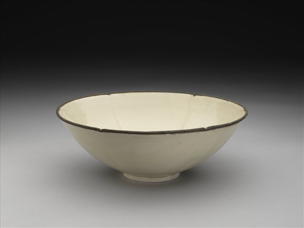 定窯 劃花蓮花葵花式碗