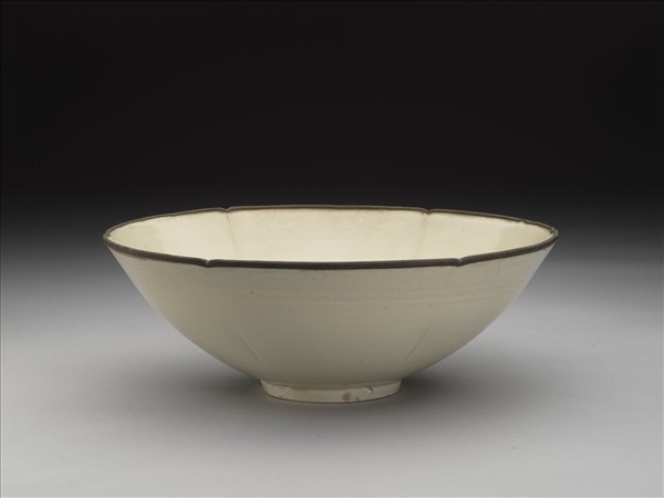 定窯 劃花蓮花葵花式碗