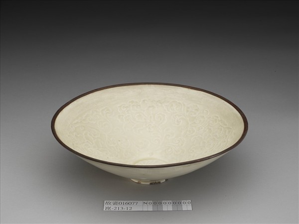 定窯 牙白印花石榴碗