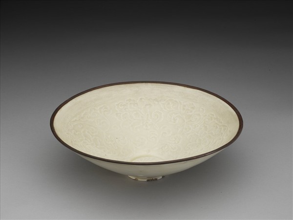 定窯 牙白印花石榴碗