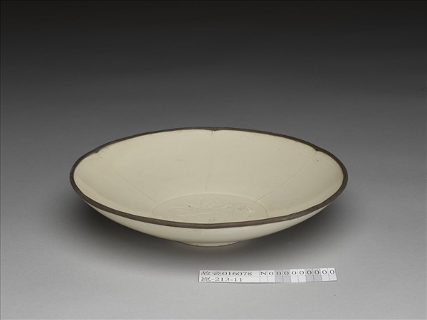 定窯 劃花蓮花葵花式碗