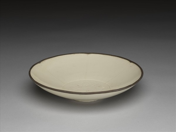 定窯 劃花蓮花葵花式碗