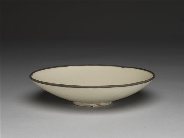 定窯 劃花蓮花葵花式碗