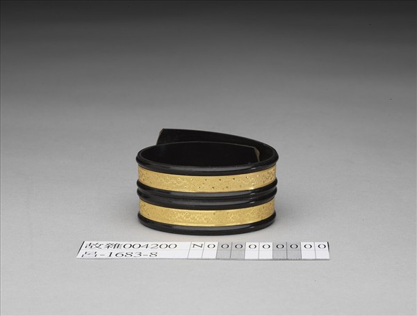牛角嵌金鐲