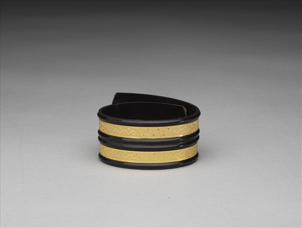 牛角嵌金鐲