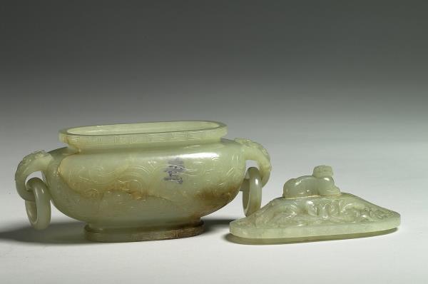 玉獸面紋橢圓爐