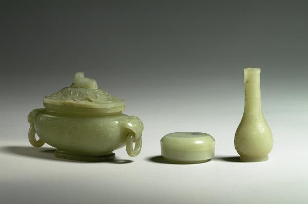 玉獸面紋橢圓爐