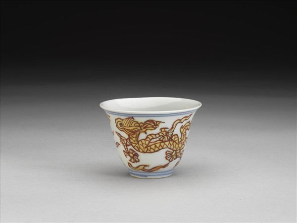 紅黃彩雙龍紋杯