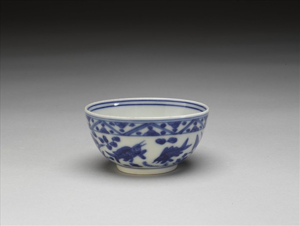 青花蓮塘魚藻紋杯