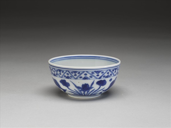 青花蓮塘魚藻紋杯