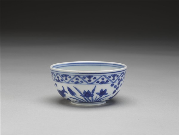 青花蓮塘魚藻紋杯