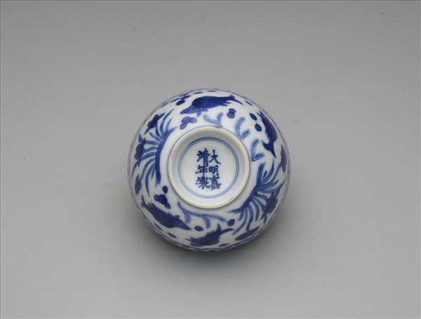 青花蓮塘魚藻紋杯