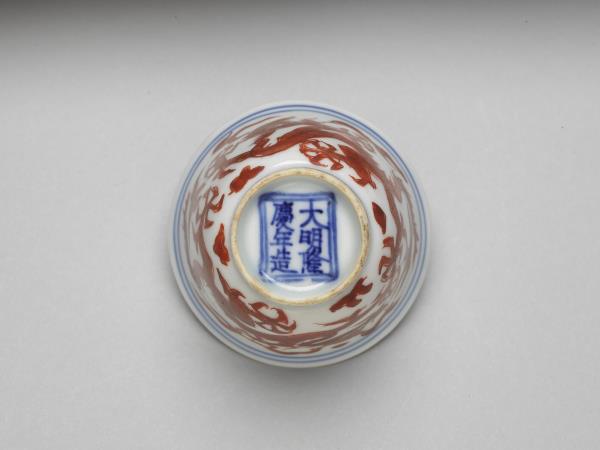 青花描紅雙龍紋杯