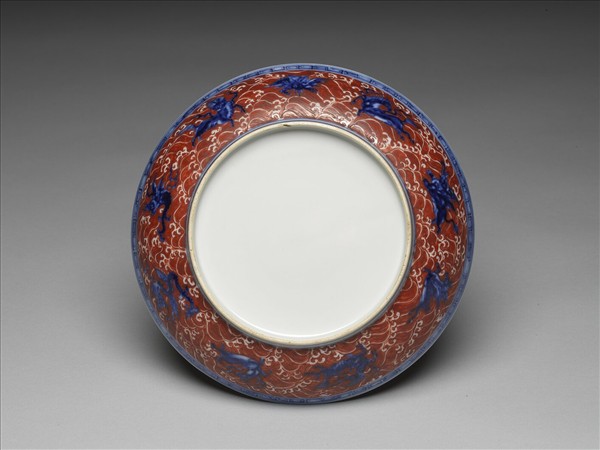 青花描紅盤龍海獸紋盤