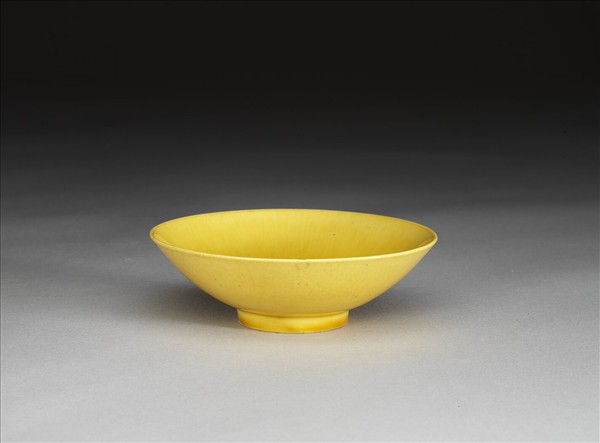 嬌黃釉碟