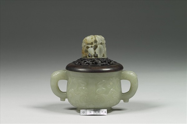 玉獸面紋簋形爐