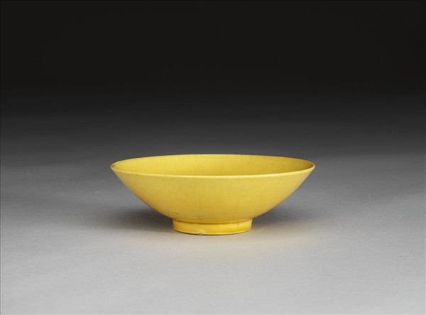 嬌黃釉碟