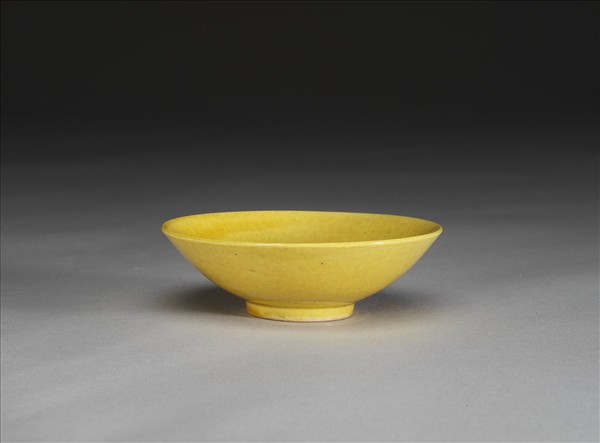 嬌黃釉碟