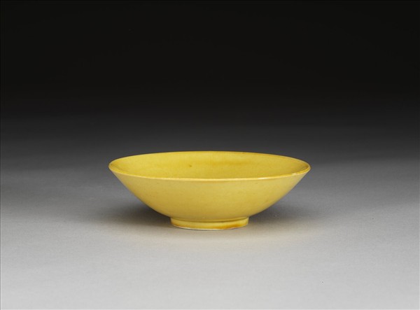 嬌黃釉碟
