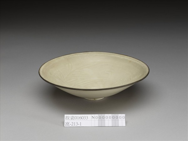 定窯 劃花雙鳧碗