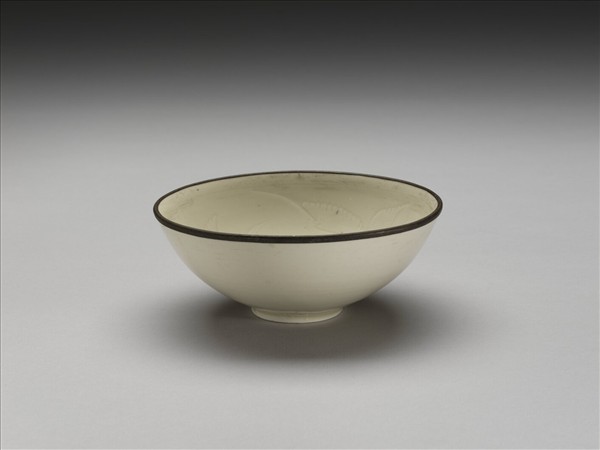 定窯 劃花芍藥小碗