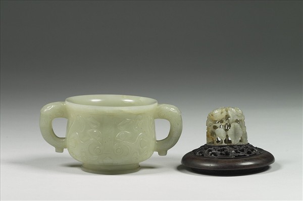 玉獸面紋簋形爐