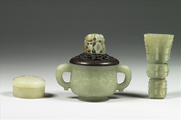 玉獸面紋簋形爐