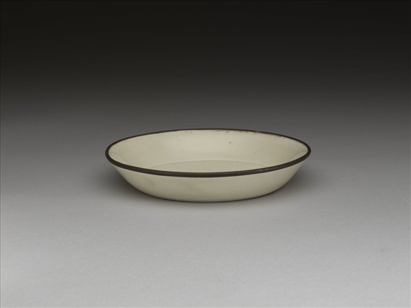 定窯 牙白劃花蓮花碟