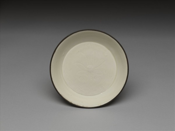 定窯 牙白劃花蓮花碟