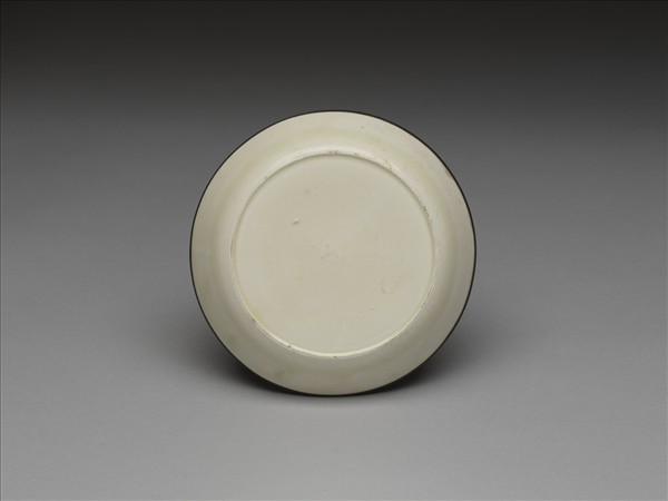 定窯 牙白劃花蓮花碟