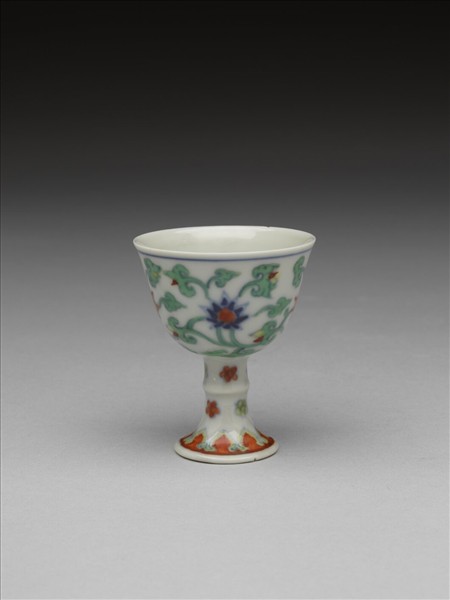 鬥彩花卉紋高足杯
