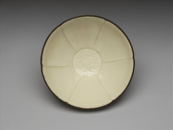 定窯 劃花蓮花葵花式碗