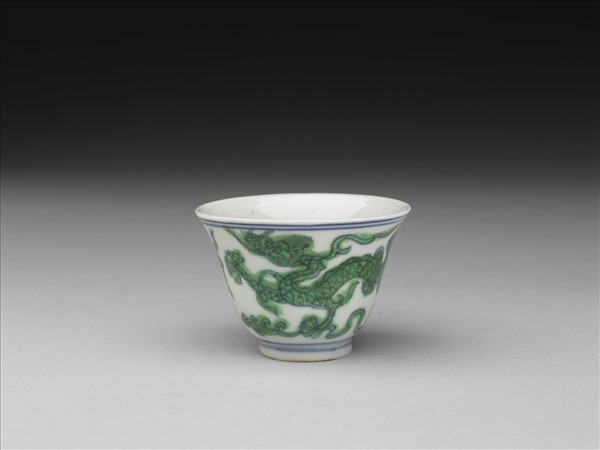 青花綠彩雙龍紋杯
