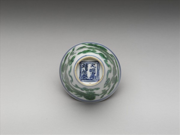 青花綠彩雙龍紋杯