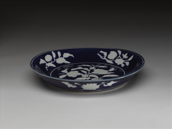 霽青釉白折枝花果紋盤