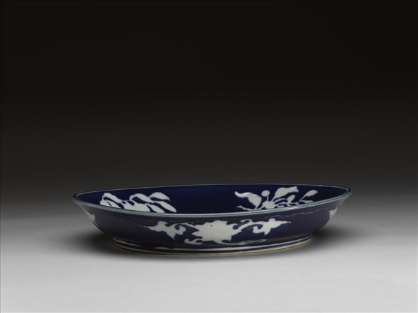 霽青釉白折枝花果紋盤